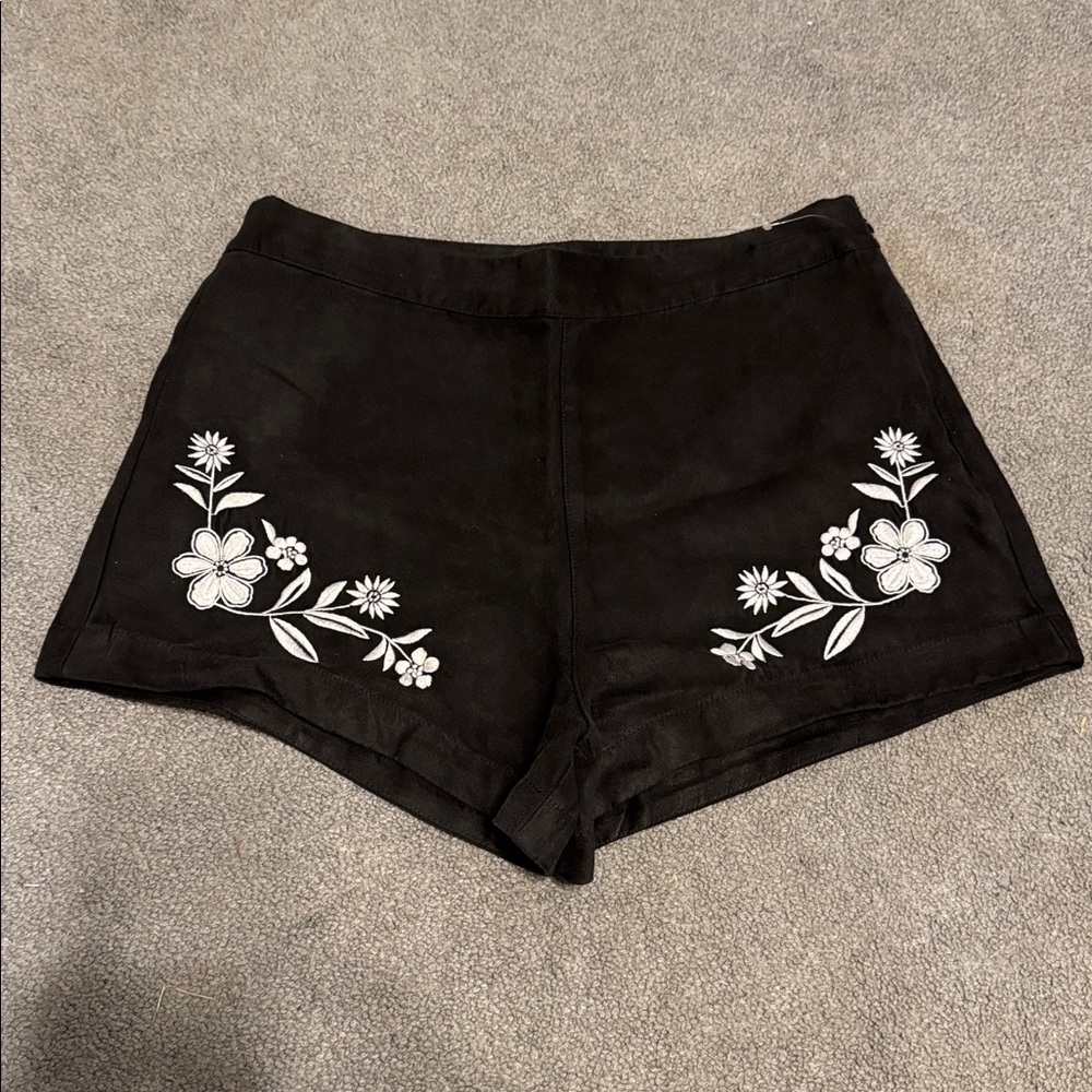 NWT Hollister Floral Embroidered Shorts